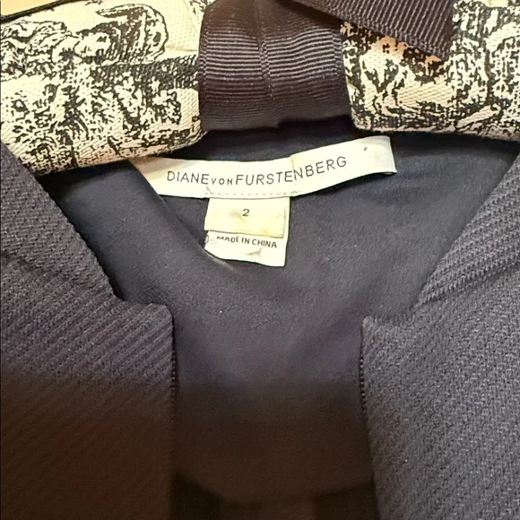 Diane Von Furstenberg Zip Front Sheath Dress size 2 - Picture 2 of 5